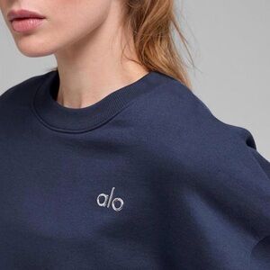 ALO Yoga Women's Deep Blue Sweatshirt
